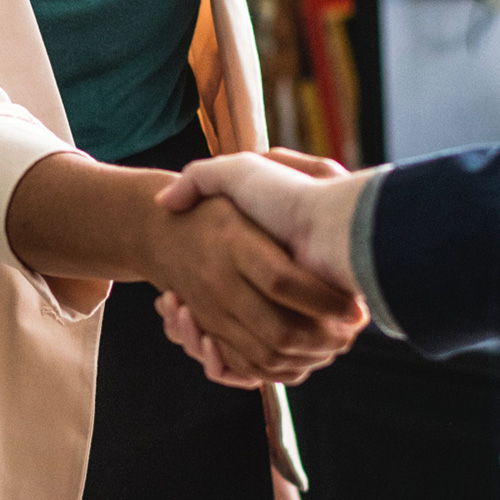 colleague-gadgets-greeting-1430370